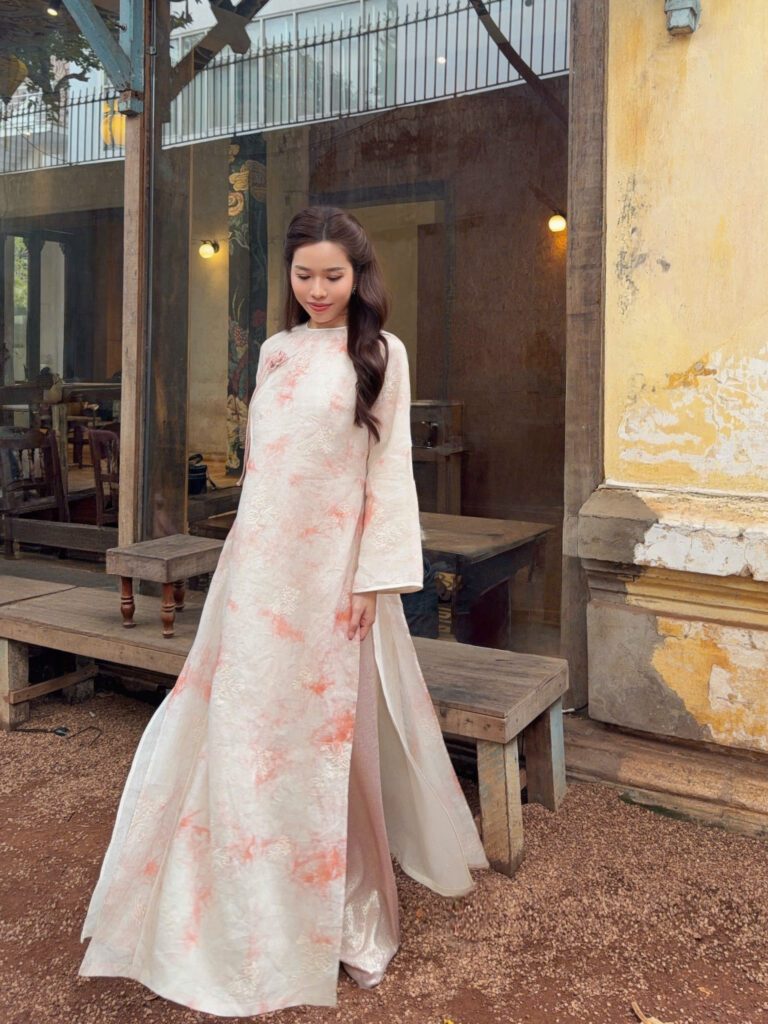 Chu Sa Ao Dai